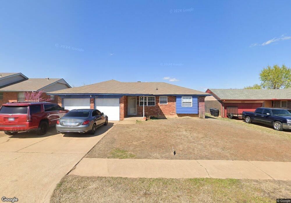 909 NE 6th St, Moore, OK 73160 - photo 1