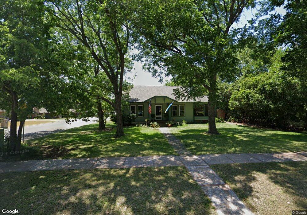 1337 S Lindsay St, Gainesville, TX 76240 - photo 1