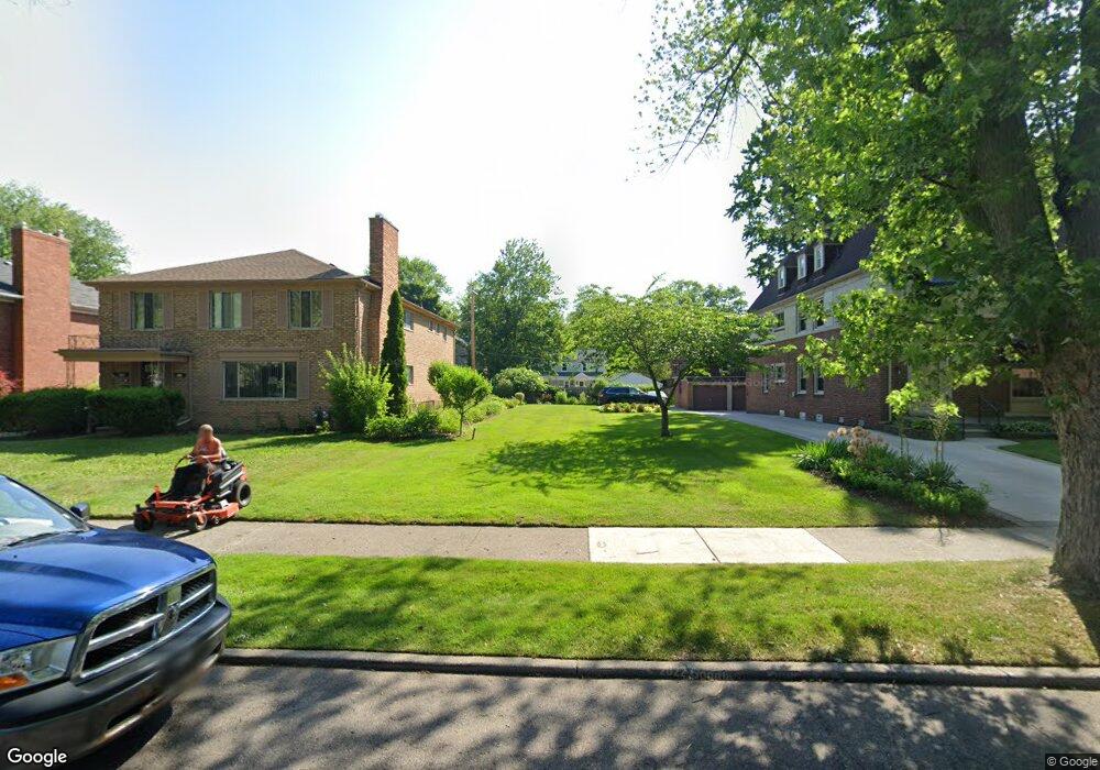 826 Harcourt Rd, Grosse Pointe Park, MI 48230 - photo 1