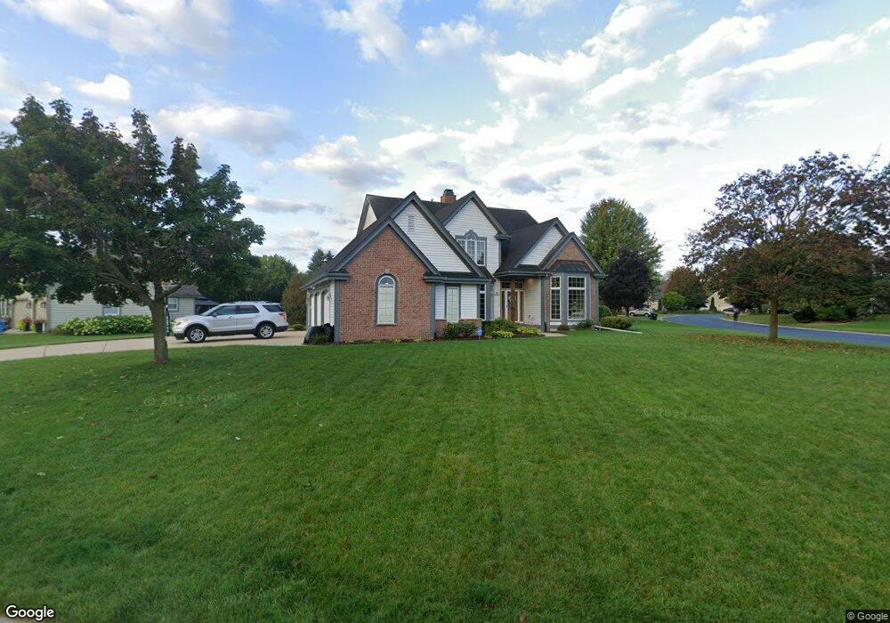 N74W15907 Stonewood Dr, Menomonee Falls, WI 53051 - photo 1
