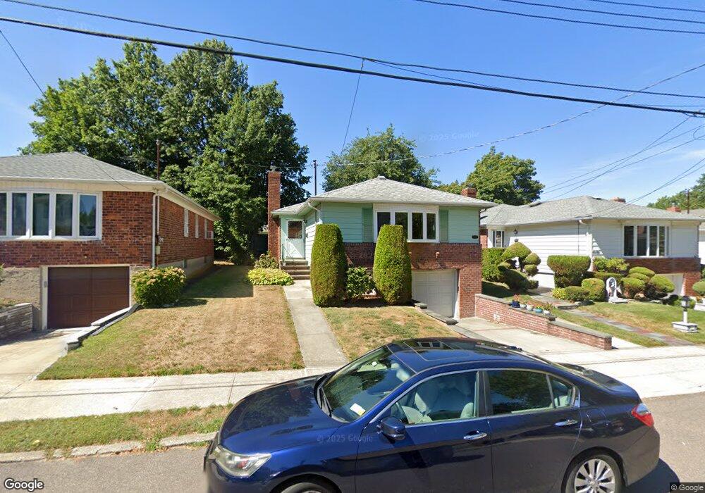 5726 262nd St, Little Neck, NY 11362 - photo 1