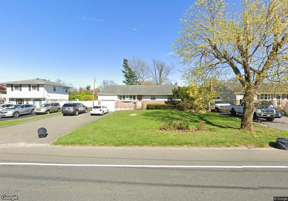 356 Townline Rd, ComMacK, NY 11725 - photo 1