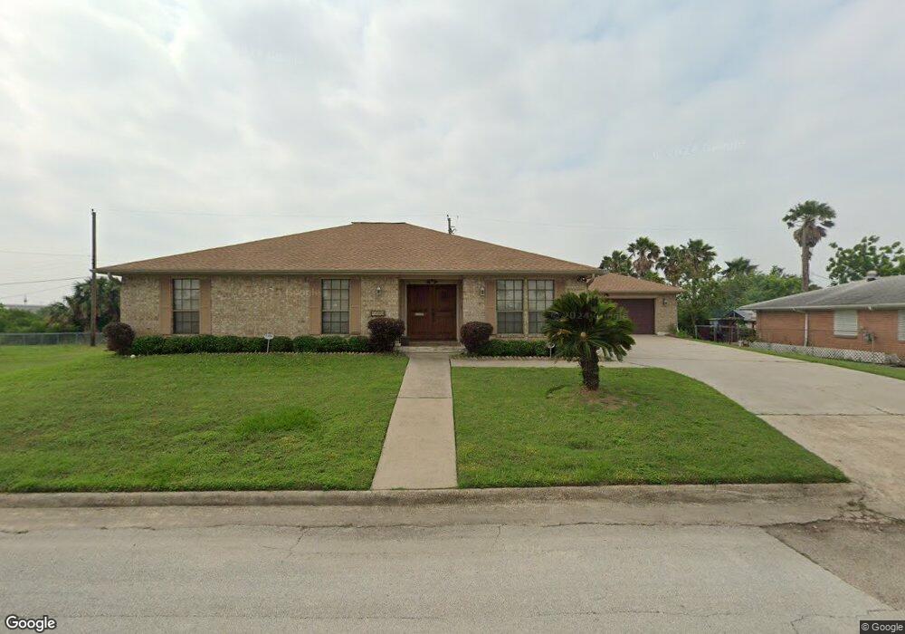 7905 Pruitt Dr, Galveston, TX 77554 - photo 1