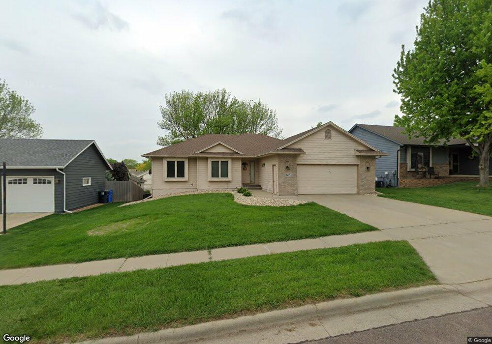 5201 E Fernwood Dr, Sioux Falls, SD 57110 - photo 1