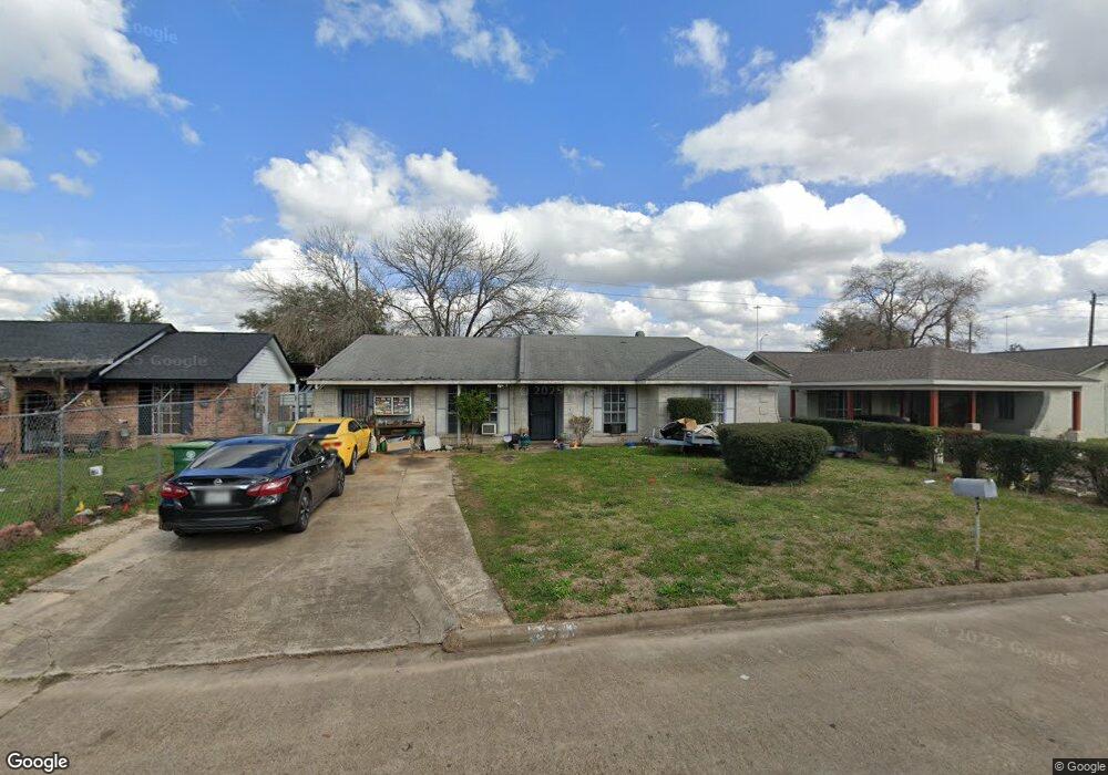 8226 Whitecastle Ln, Houston, TX 77088 - photo 1