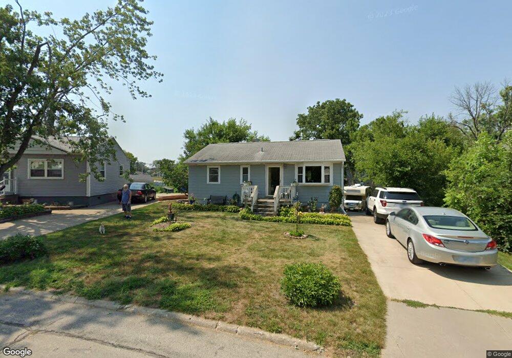 2438 Reynolds Ave SW, Cedar Rapids, IA 52404 - photo 1