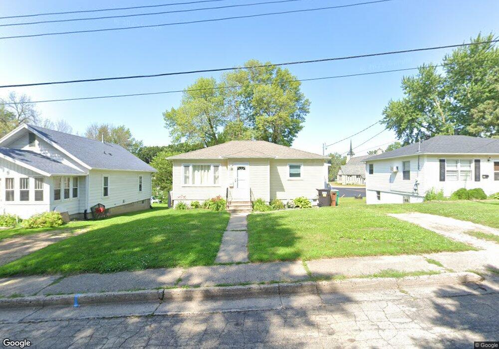 907 Saint Jacob Ave, Albert Lea, MN 56007 - photo 1