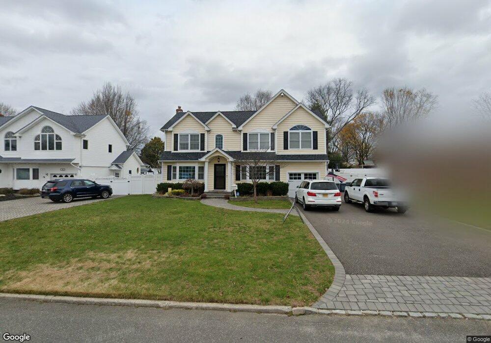 50 Terry Ln, ComMacK, NY 11725 - photo 1