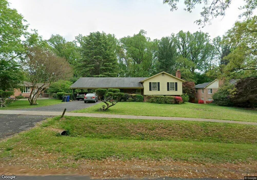 6621 Kennedy Ln, Falls Church, VA 22042 - photo 1