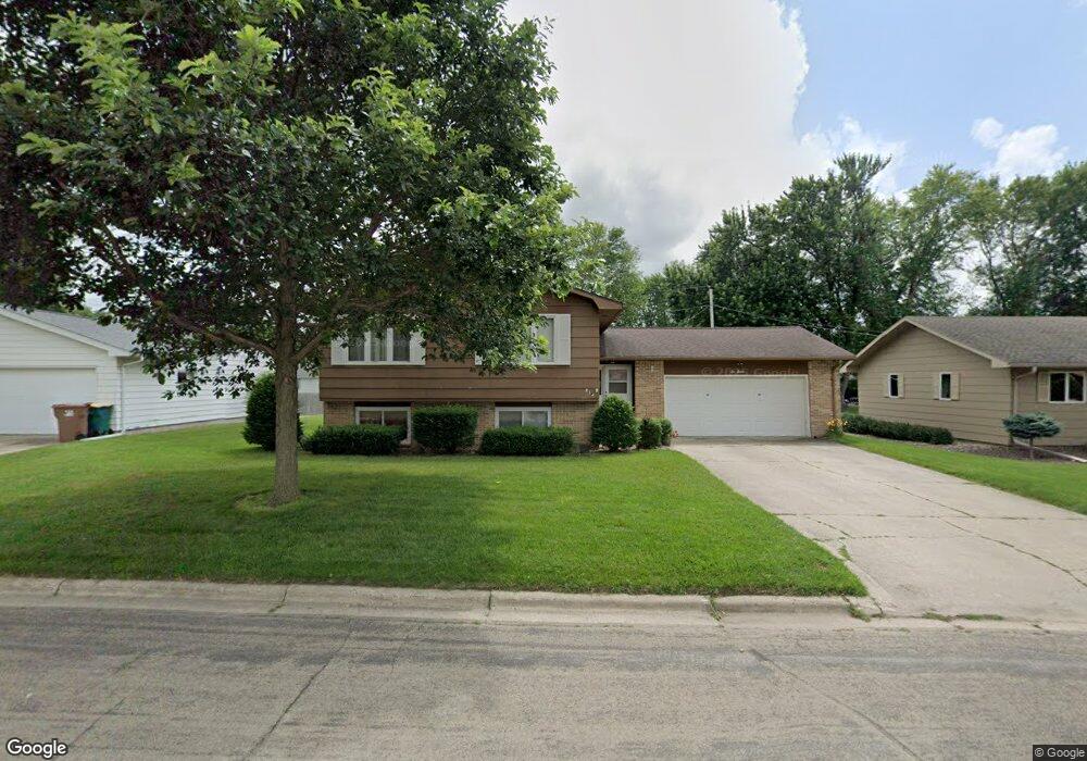 212 Glenn Rd, Albert Lea, MN 56007 - photo 1