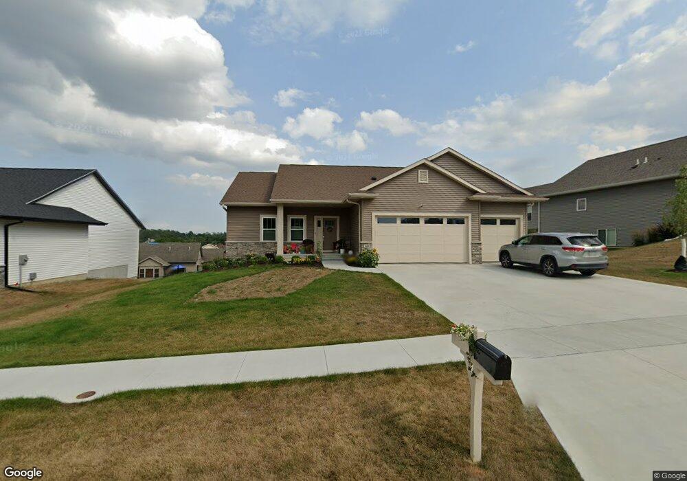 1610 38th St SE, Cedar Rapids, IA 52403 - photo 1
