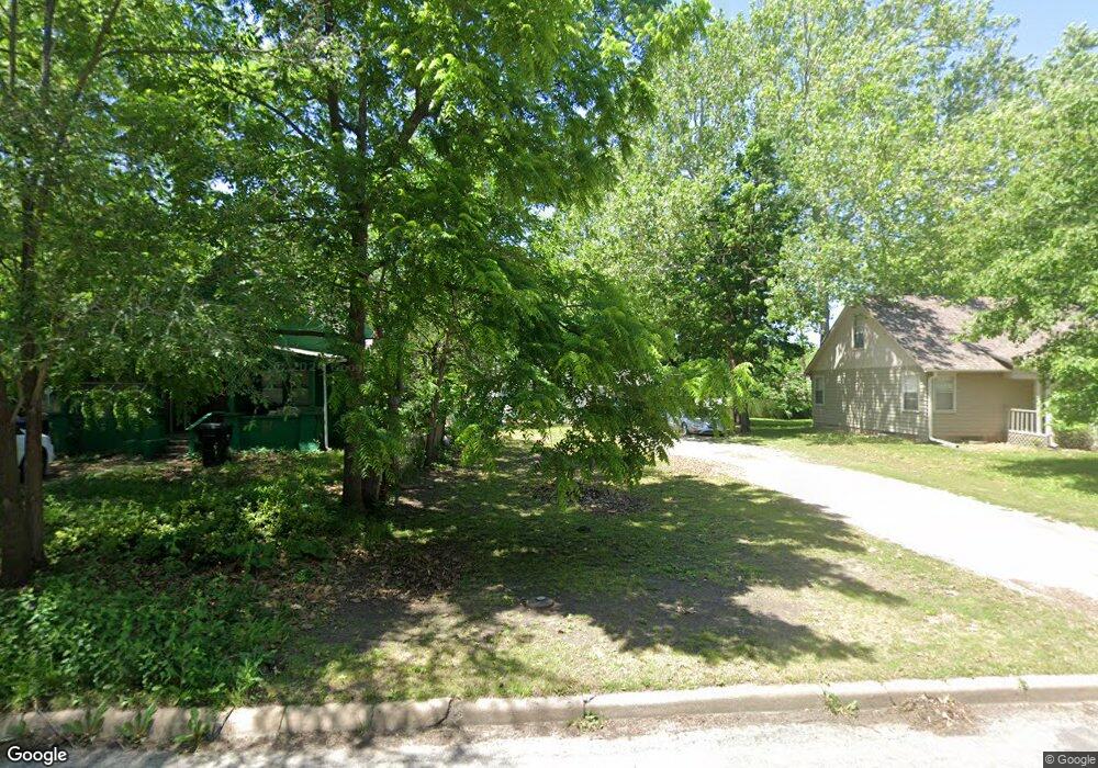 1039 SW MacVicar Ave, Topeka, KS 66604 - photo 1