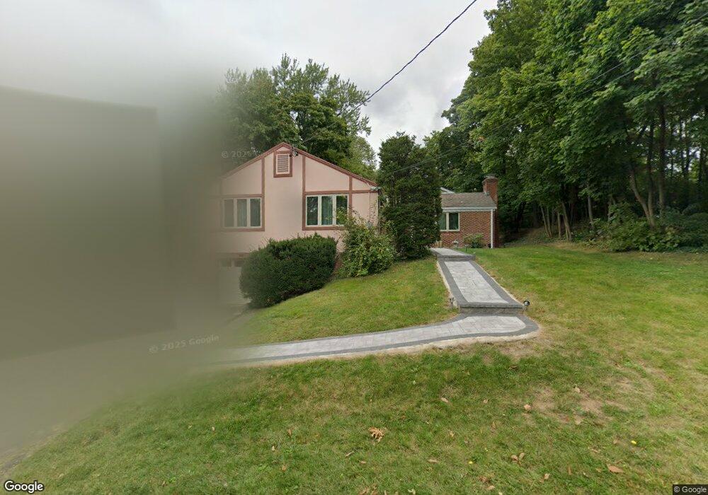 17 Hooker Dr, West Hartford, CT 06107 - photo 1