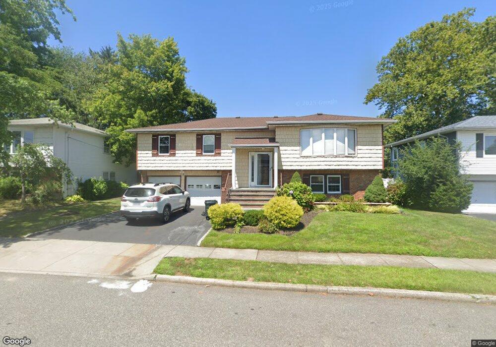 8 Broadfield Place, Glen Cove, NY 11542 - photo 1