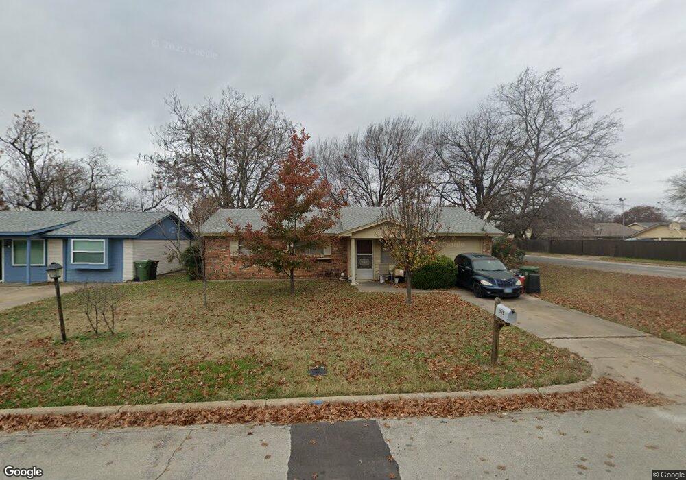 565 Livingston Dr, Hurst, TX 76053 - photo 1