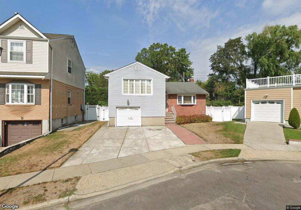 4 Damson Ln, Valley Stream, NY 11581 - photo 1