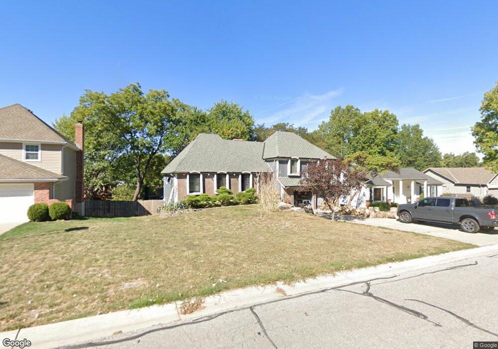 7000 Cottonwood Dr, Shawnee, KS 66216 - photo 1