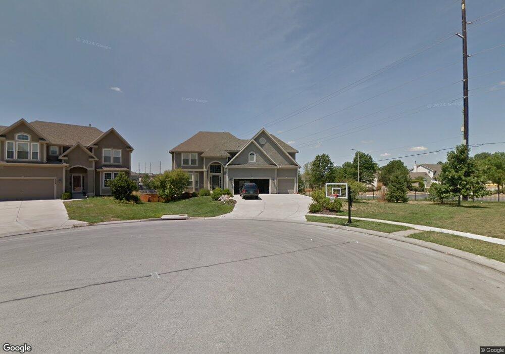 5502 Hilltop Dr, Shawnee, KS 66226 - photo 1