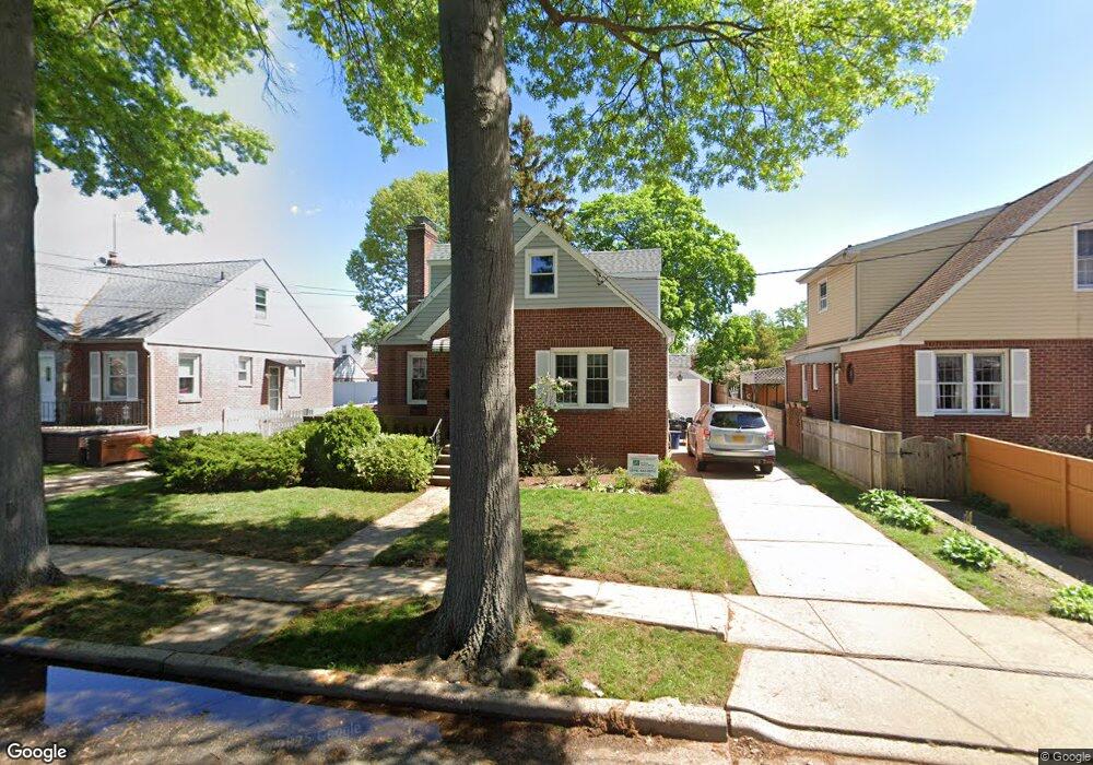 70 Paul Ave, New Hyde Park, NY 11040 - photo 1