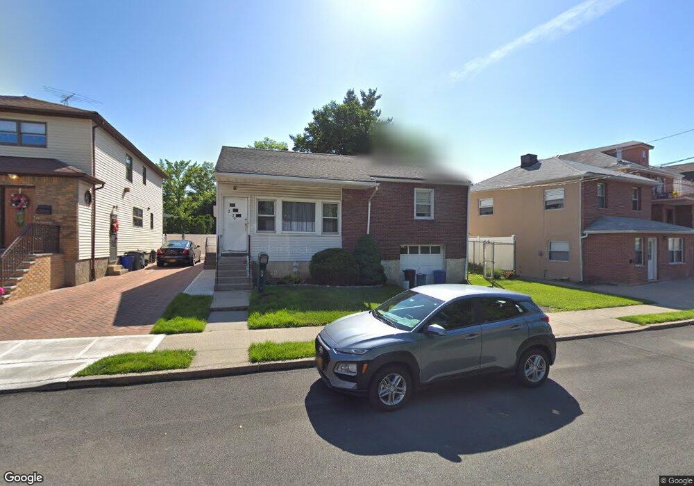 27 Walnut Place, Staten Island, NY 10306 - photo 1