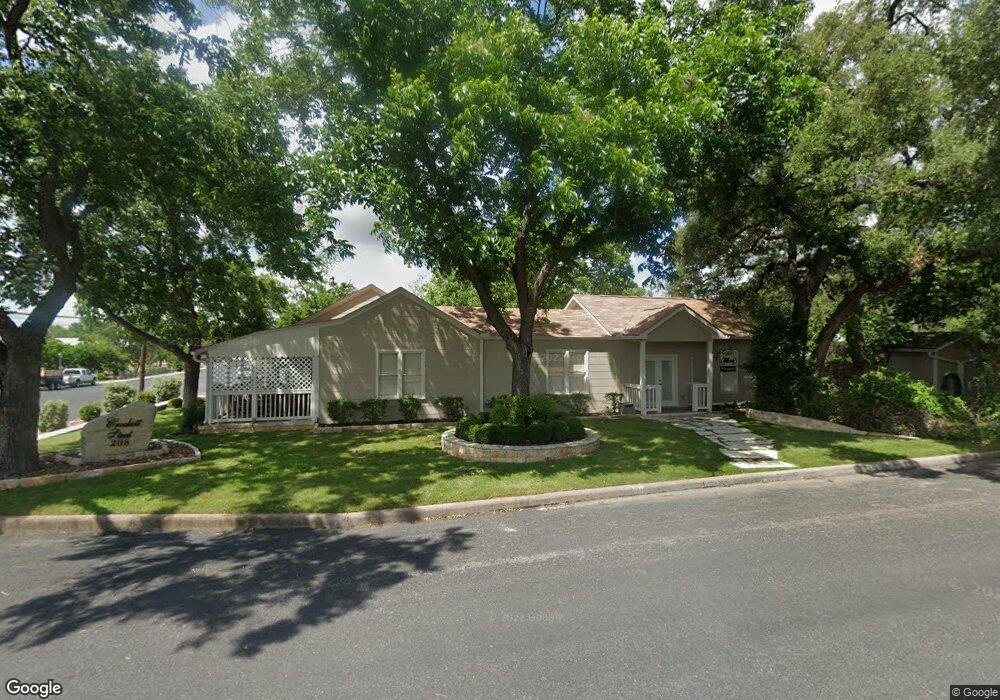 208 N Crockett St, Fredericksburg, TX 78624 - photo 1