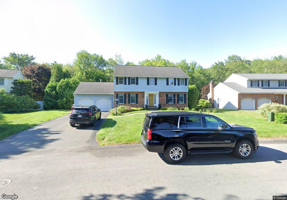 8 Sage Field La, Colonie Tov, NY 12110 - photo 1