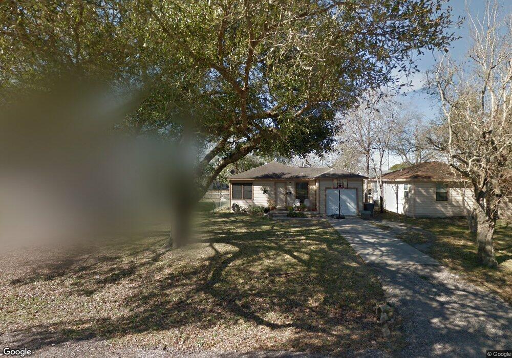 1010 Avenue H, Bay City, TX 77414 - photo 1