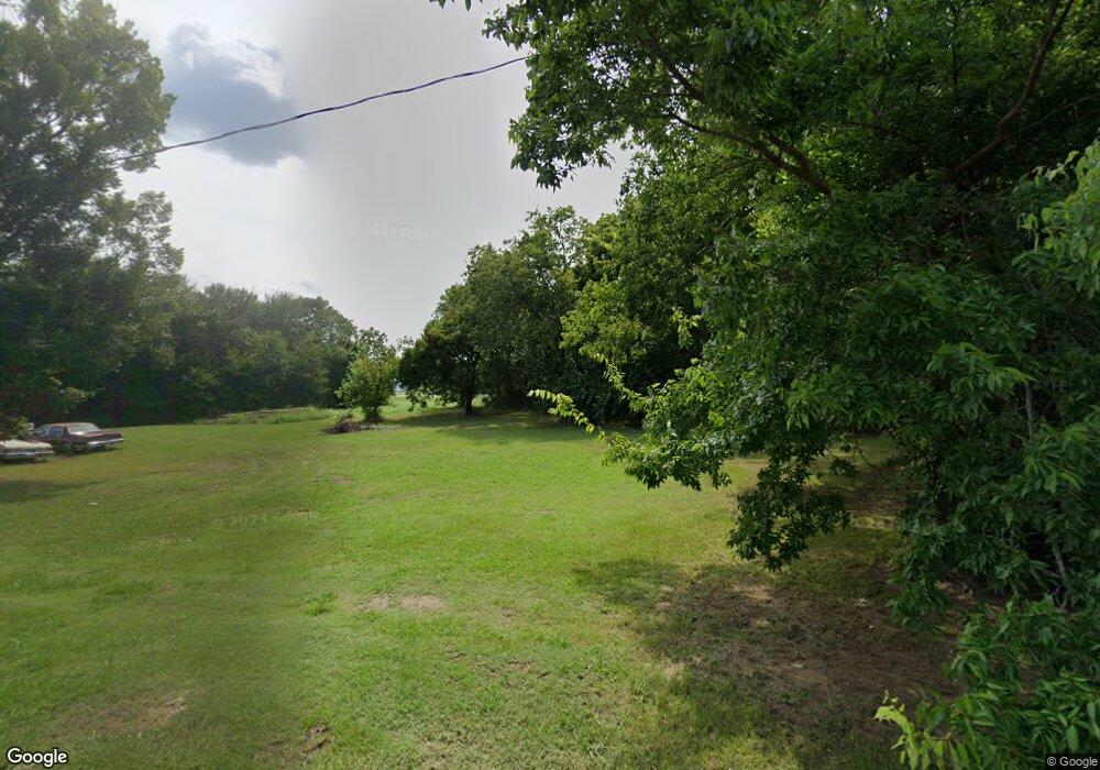 812 S E St, Hugo, OK 74743 - photo 1