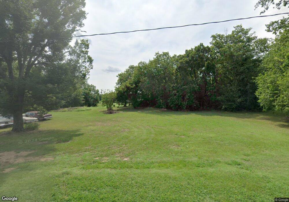 820 S E St, Hugo, OK 74743 - photo 1