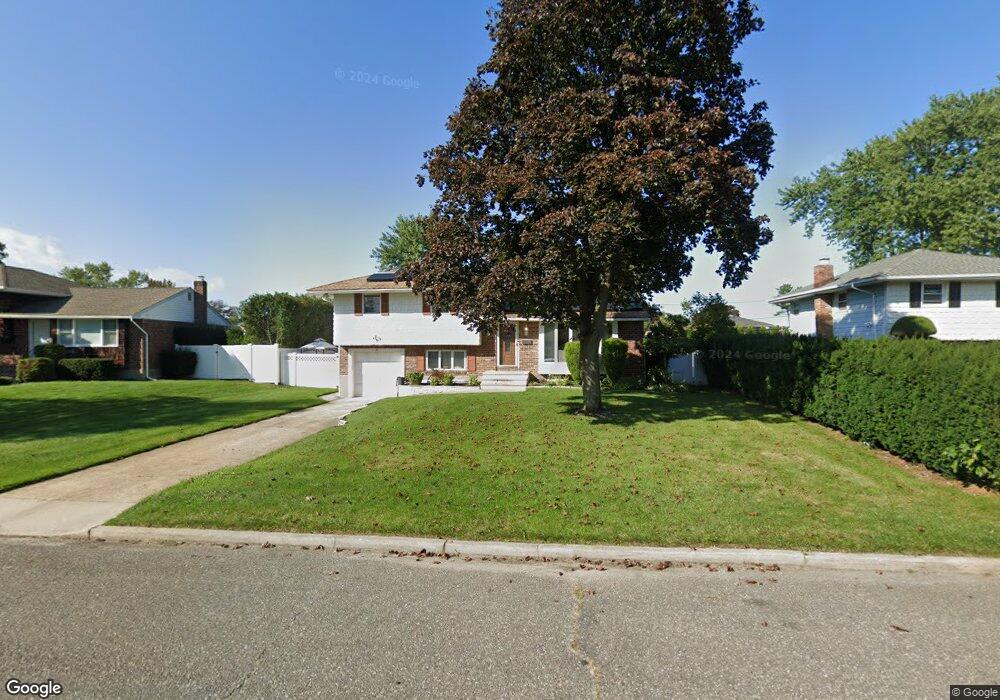 9 Whitebirch Ln, ComMacK, NY 11725 - photo 1