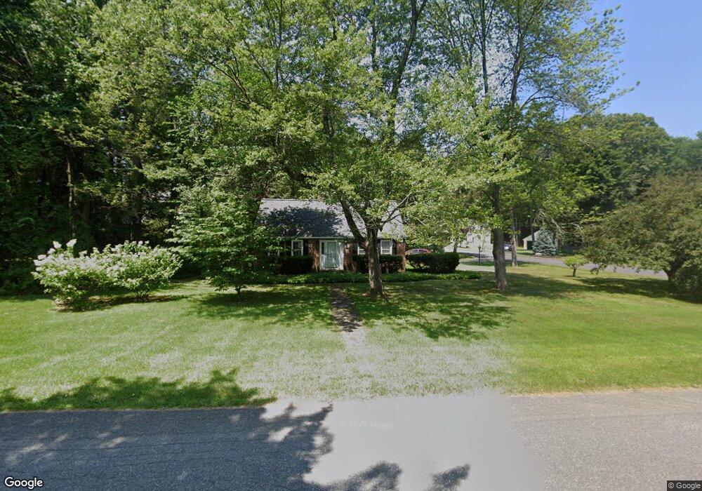 1033 Mohegan Rd, Schenectady, NY 12309 - photo 1