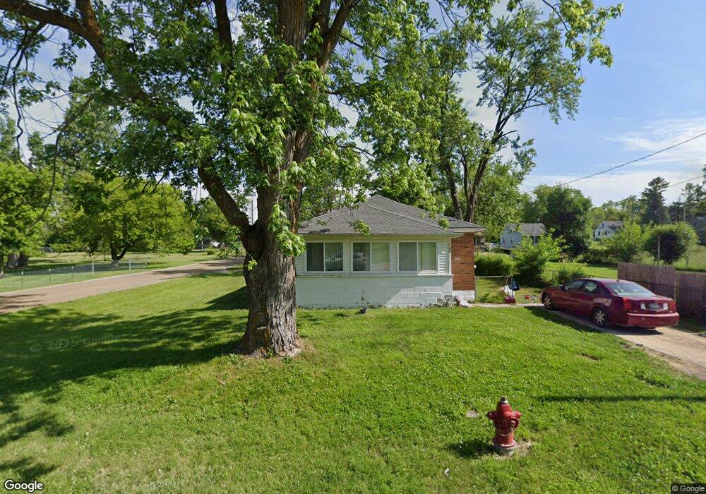 1194 W Yale Ave, Flint, MI 48505 - photo 1