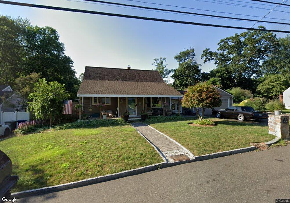 135 Edgemoor Rd, Bridgeport, CT 06606 - photo 1