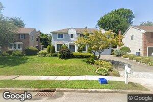 20 Knoll Ln, Glen Head, NY 11545