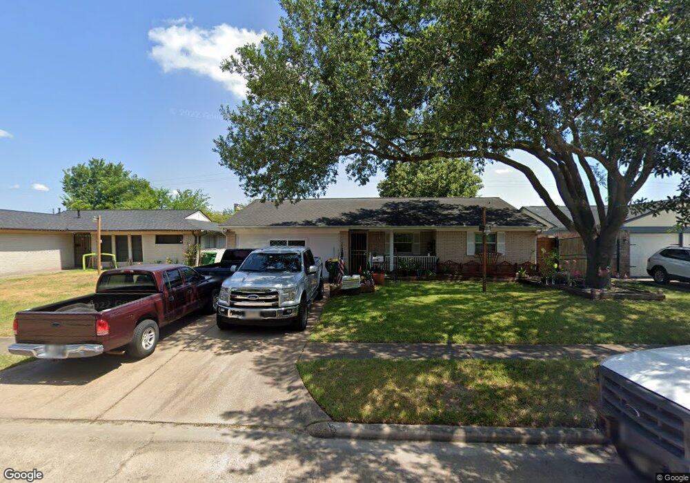 1346 Twin Falls Rd, Houston, TX 77088 - photo 1
