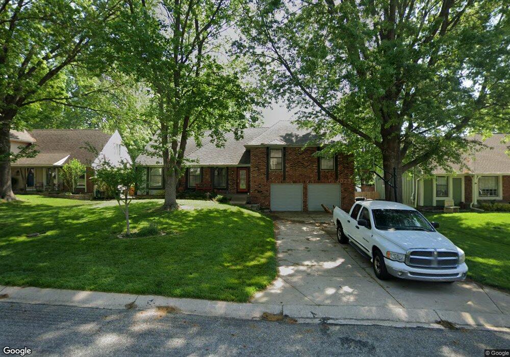 10427 Caenen Dr, Lenexa, KS 66215 - photo 1