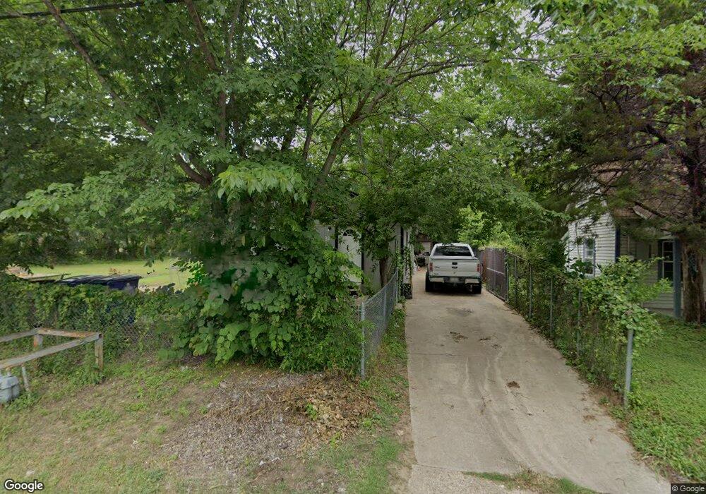 304 E Martin Luther King Dr, Ennis, TX 75119 - photo 1