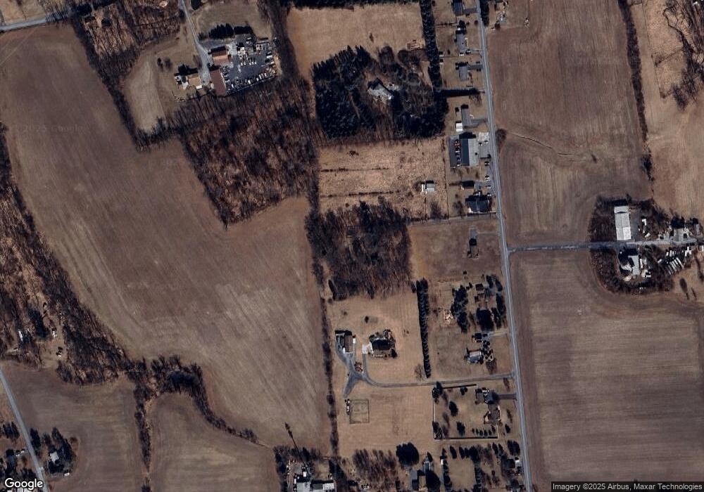 345 S Hokendauqua Dr, Northampton, PA 18067 - photo 1