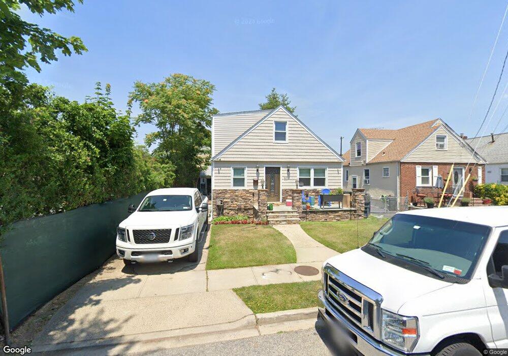 50 Albertson Place, Mineola, NY 11501 - photo 1