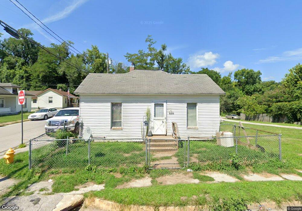 911 Fulton Ave, Hannibal, MO 63401 - photo 1