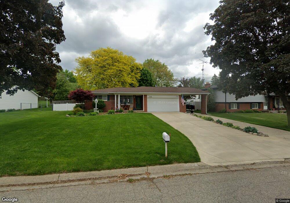 1096 Highgate Dr, Flint, MI 48507 - photo 1