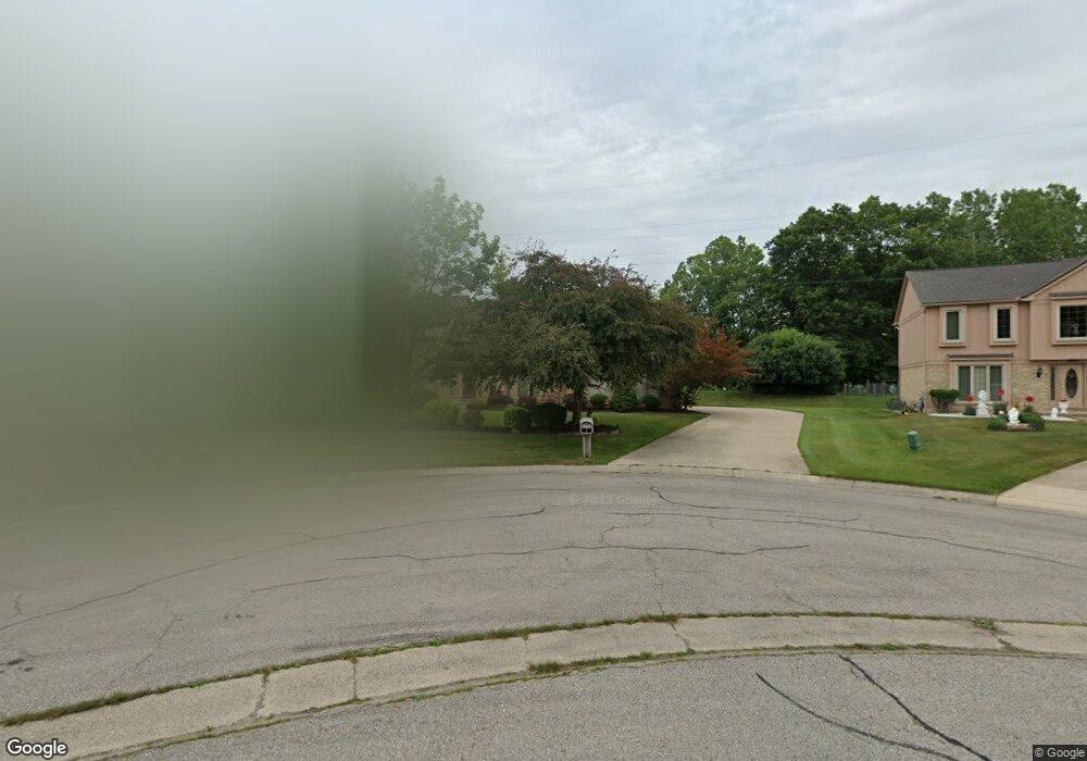 5036 W Pond Cir, West Bloomfield, MI 48323 - photo 1