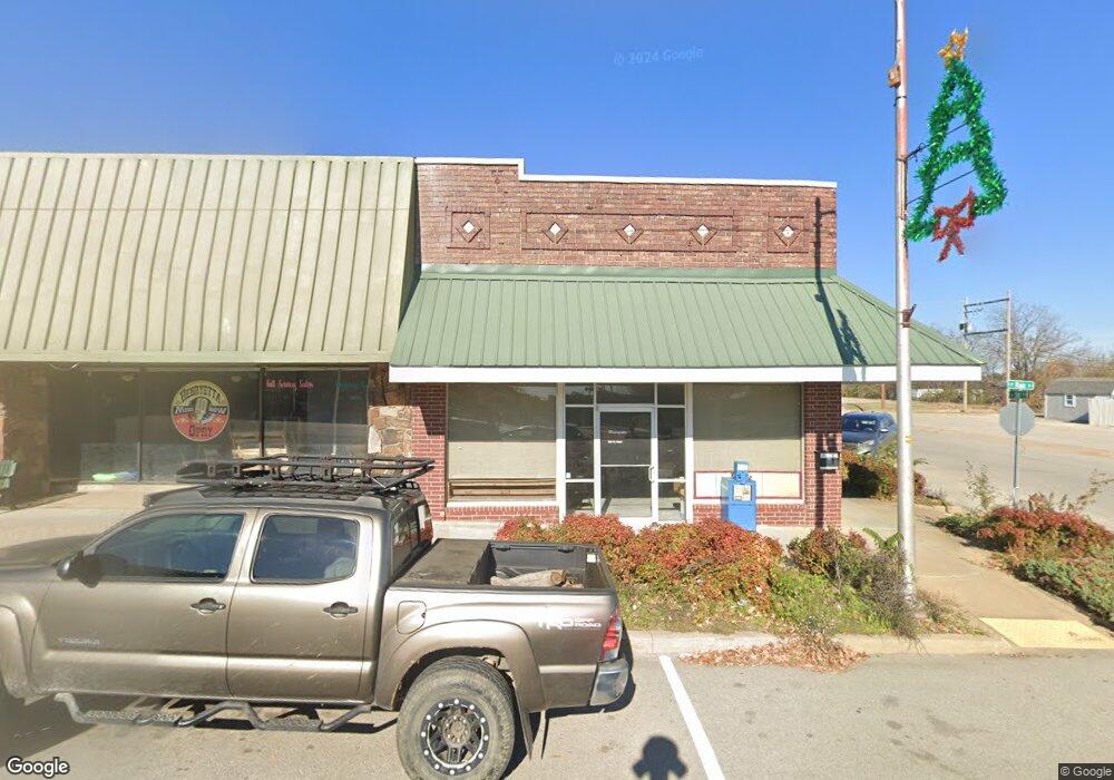 302 W Main St, Henryetta, OK 74437 - photo 1