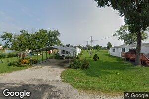 108 W 11th St, Saint Elmo, IL 62458