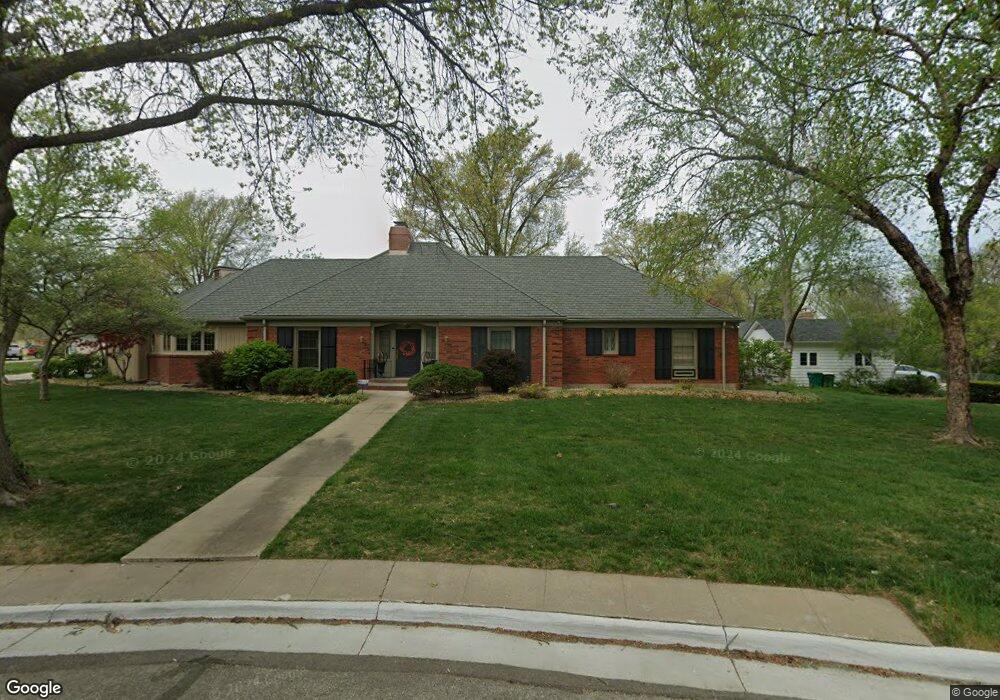 1541 SW Westover Rd, Topeka, KS 66604 - photo 1