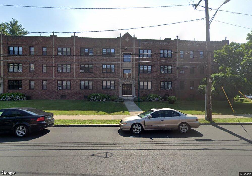 4 Highland St unit A4, West Hartford, CT 06119 - photo 1