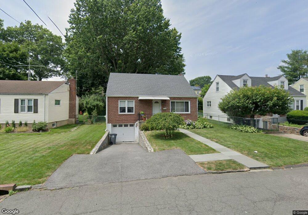 35 Parkview Ct, White Plains, NY 10603 - photo 1