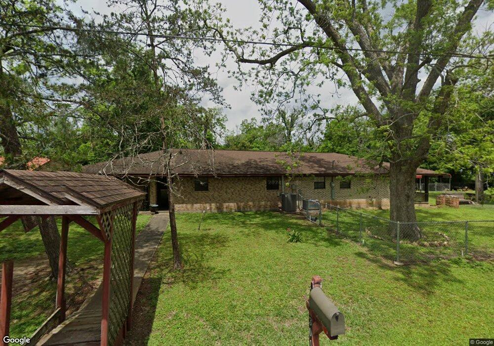 301 Walnut St, Brazoria, TX 77422 - photo 1