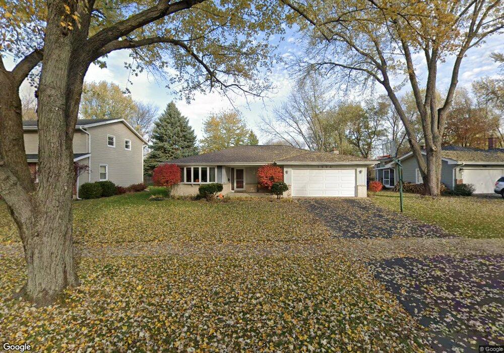 1524 Lark Ln, Naperville, IL 60565 - photo 1