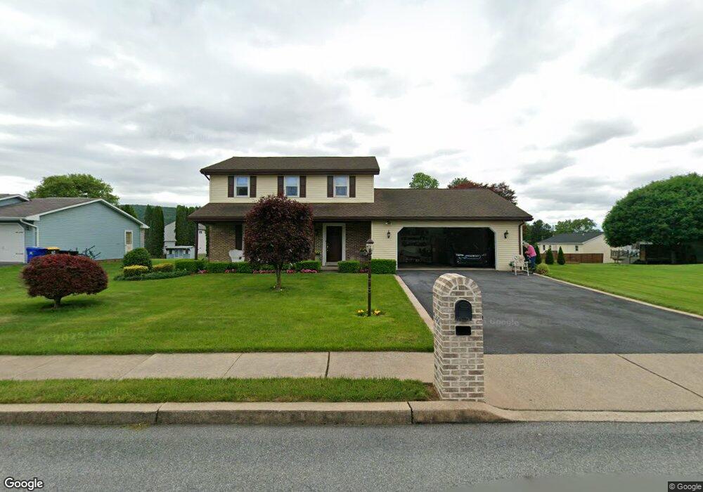 482 W Franklin St, Womelsdorf, PA 19567 - photo 1